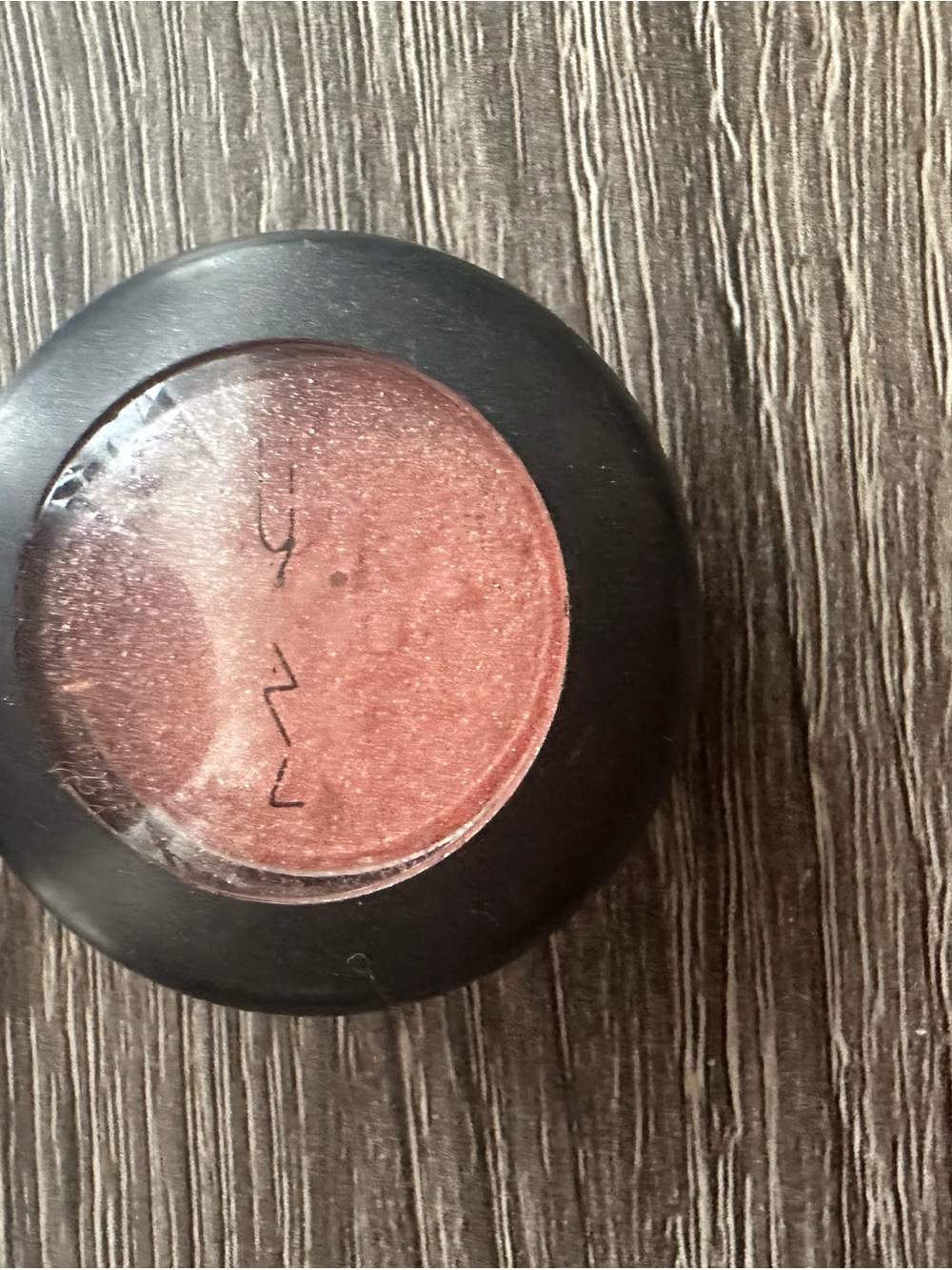 MAC Cosmetics Shimmering Coral-Peach Eyeshadow - Picture 2 of 3